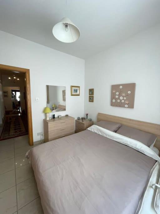 Lovely, Modern, Bright Maisonette. Heart Of סליאמה מראה חיצוני תמונה